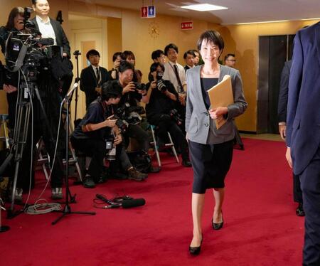 　自民党の両院議員懇談会で公明党の連立離脱について説明した高市早苗氏