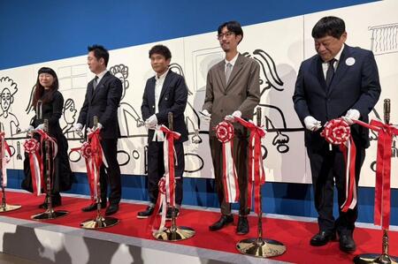 　テープカットをお此方（左から）宮地敬子氏、高須光聖氏、浜田雅功、北原和規氏、藤原寛氏