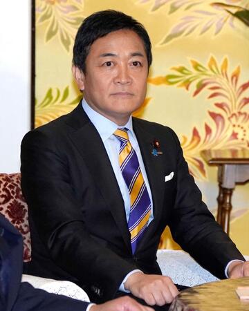 　公明党の斉藤代表との会談に臨む国民民主党の玉木代表＝16日午後、国会