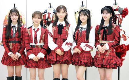 　ＡＫＢ４８の（左から）伊藤百花、倉野尾成美、小栗有以、佐藤綺星、八木愛月