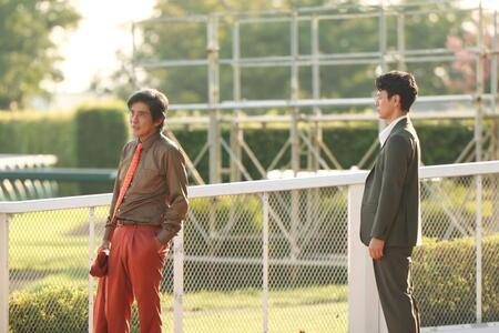 　ＴＢＳ系日曜劇場「ザ・ロイヤルファミリー」で存在感を放つ妻夫木聡（右）と佐藤浩市©ＴＢＳスパークル／ＴＢＳ