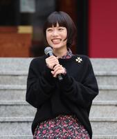 　ヒット祈願を行う杉咲花（撮影・石井剣太郎）