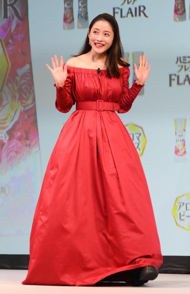 　登壇する石原さとみ（撮影・堀内翔）