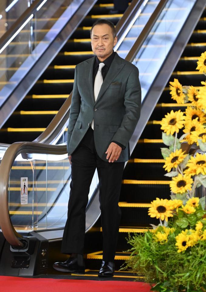 　レッドカーペットに登場した渡辺謙（撮影・開出牧）