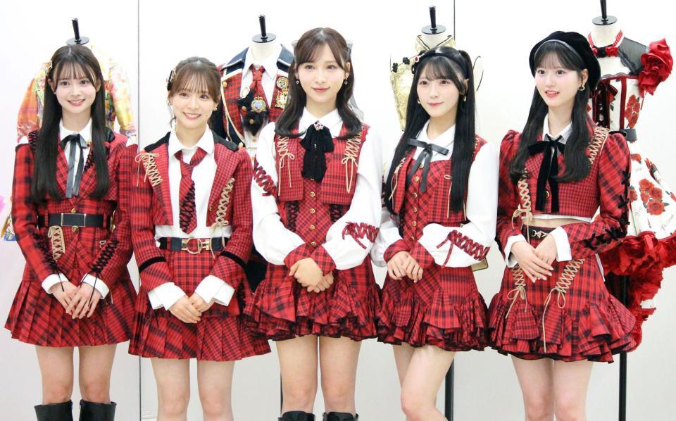 　ＡＫＢ４８の（左から）伊藤百花、倉野尾成美、小栗有以、佐藤綺星、八木愛月