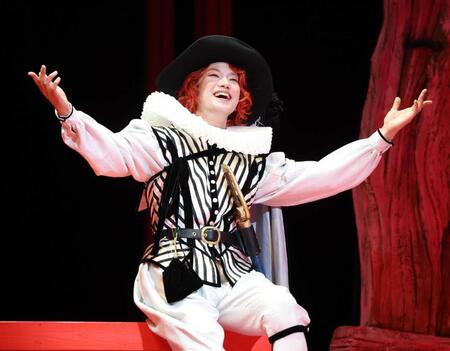 　熱演する正門良規（撮影・金田祐二）