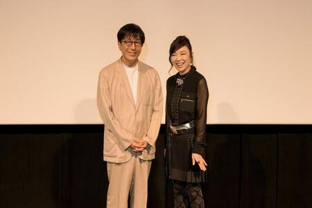 　最新アルバムの試聴会に夫妻そろって登壇した松任谷由実（右）と松任谷正隆氏　（撮影・上飯坂一）