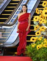 　レッドカーペットに赤いドレスで登場した土屋太鳳（撮影・開出牧）