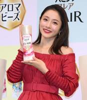 　フォトセッションに応じる石原さとみ（撮影・堀内翔）