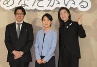 　会見後のフォトセッションに応じる吉永小百合（中央）天海祐希（右）阪本順治監督（撮影・金居みつよし）