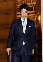 　自民党との政策協議を終えた日本維新の会の藤田共同代表