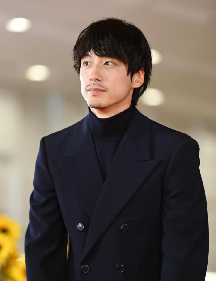 　レッドカーペットに登場した坂口健太郎（撮影・開出牧）