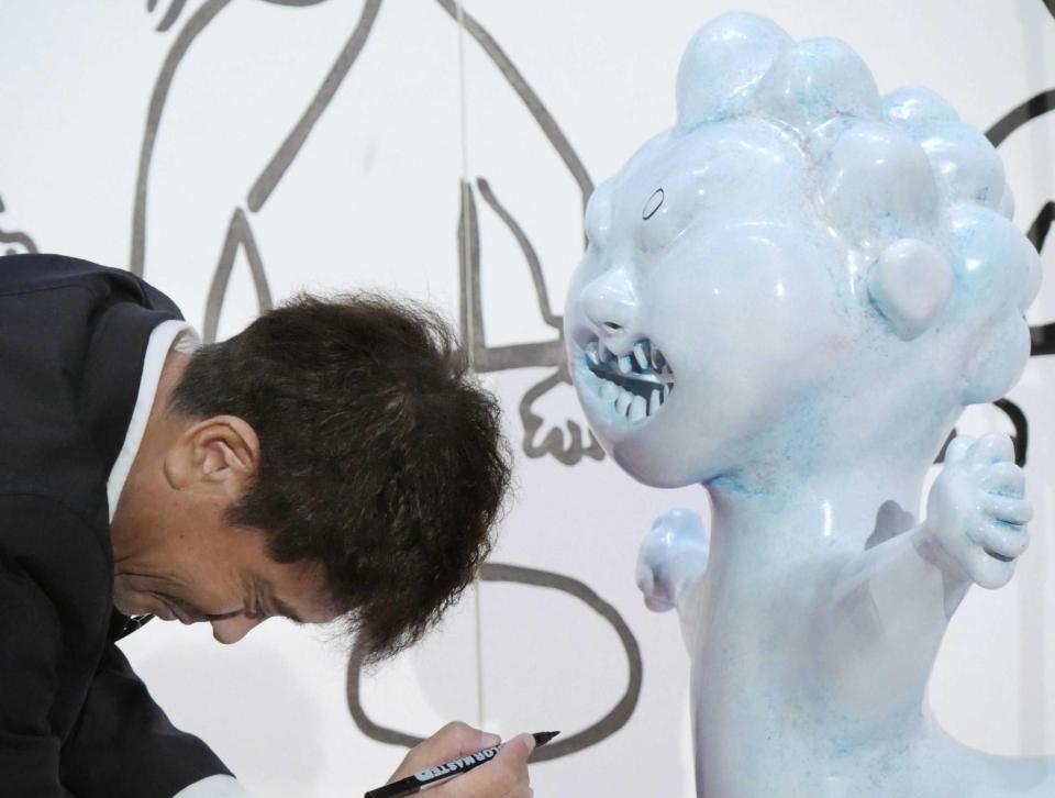 　作品の仕上がりに思わず苦笑いする浜田雅功