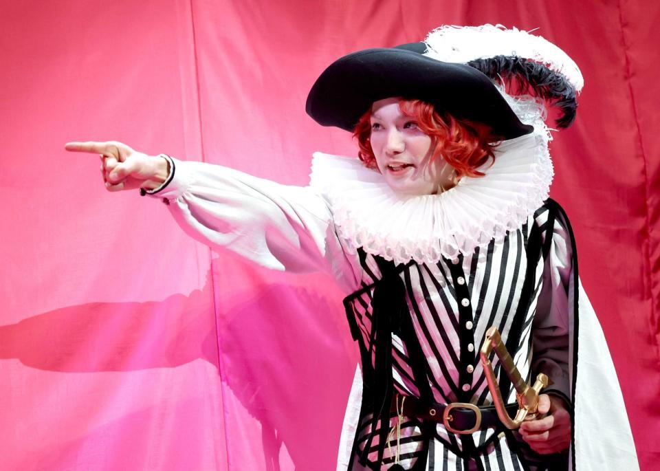 　熱演する正門良規（撮影・金田祐二）