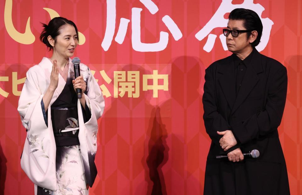 　手作りのお弁当について話した長澤まさみ（左）と永瀬正敏（撮影・佐々木彰尚）