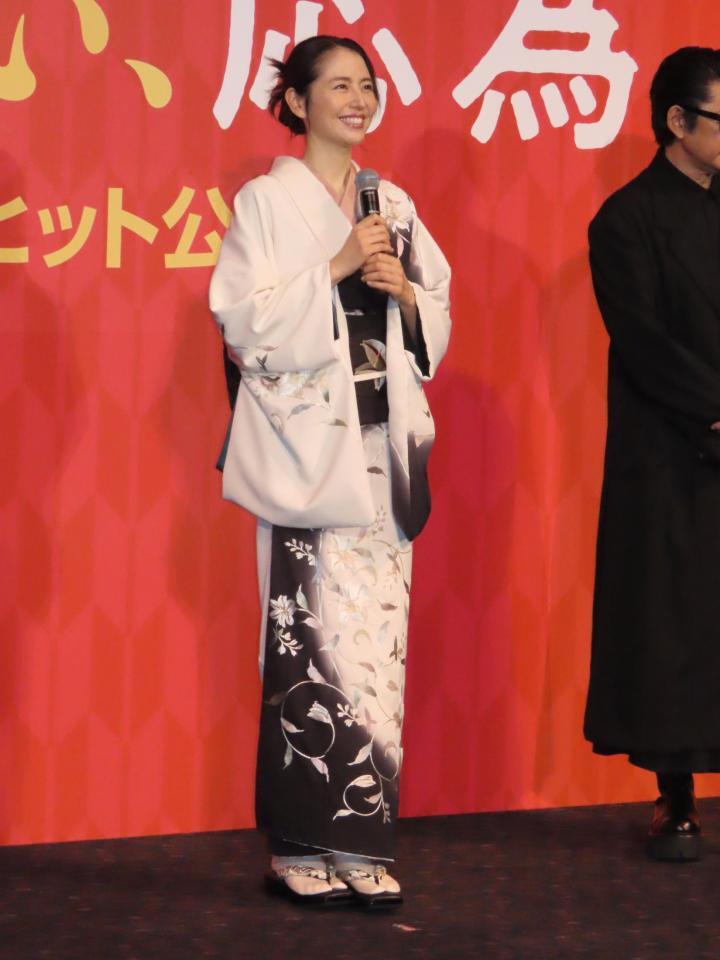 　初日舞台あいさつに出席した長澤まさみ