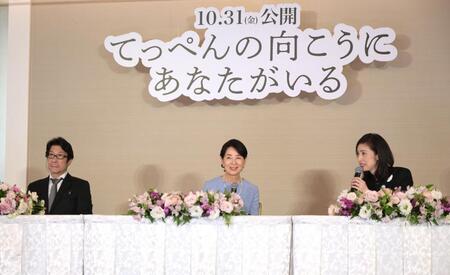 　会見する（右から）天海祐希、吉永小百合、阪本順治監督（撮影・金居みつよし）