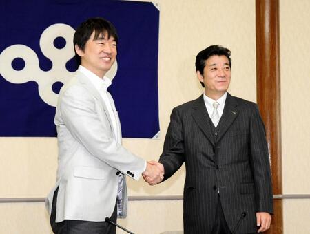 　２０１１年当時の当該人物ら　維新ファッション