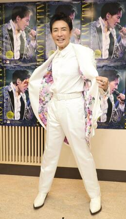 　７０歳の誕生日を迎えた郷ひろみ（撮影・佐々木彰尚）