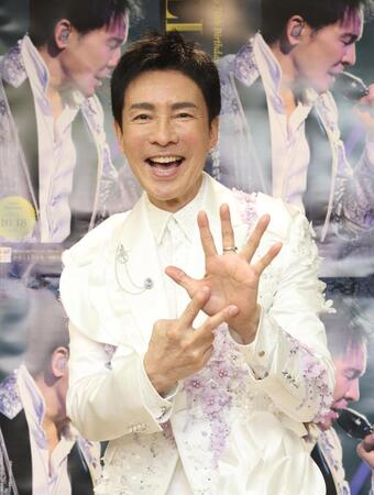 　７０歳の誕生日を迎えた郷ひろみ（撮影・佐々木彰尚）