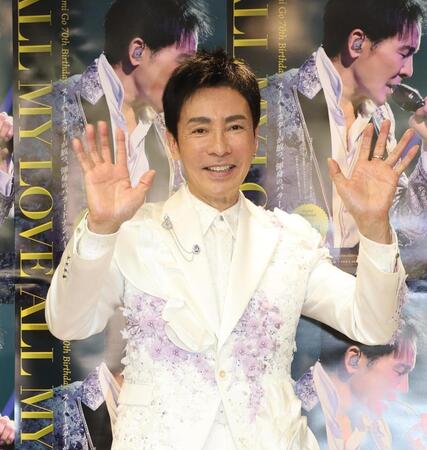 　７０歳の誕生日を迎えた郷ひろみ（撮影・佐々木彰尚）