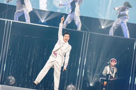 　ステージで躍動した郷ひろみ＝撮影：河村美貴（田中聖太郎写真事務所）