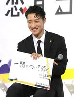 　笑顔でトークするＳｎｏｗ　Ｍａｎの岩本照（撮影・西岡正）