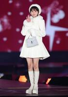 　ポーズを決める乃木坂４６の遠藤さくら（撮影・吉澤敬太）