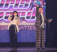　ＭＣを務める森香澄（左）と山里亮太（撮影・吉澤敬太）