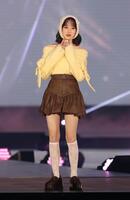 　ポーズを決める本田紗来（撮影・佐々木彰尚）