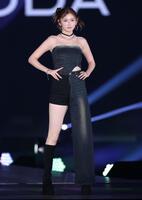 　ポーズを決めるゆうちゃみ（撮影・吉澤敬太）