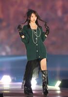 　ポーズを決める板倉可奈（撮影・佐々木彰尚）