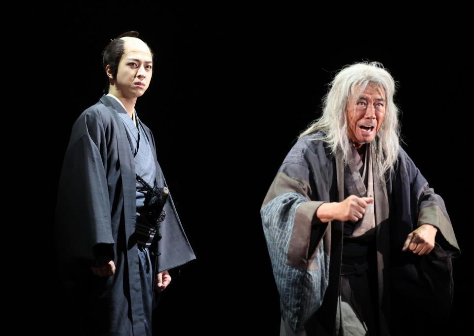 　西岡德馬（右）と侍姿で熱演する寺西拓人（撮影・金田祐二）
