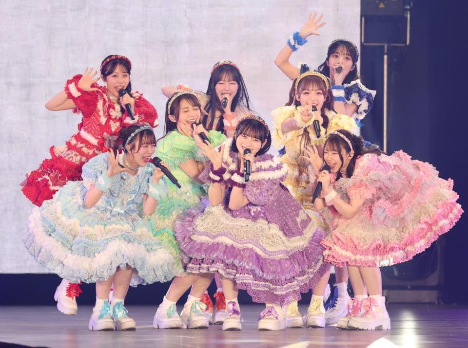 　ファンの歓声を浴びながら歌うＣＵＴＩＥ　ＳＴＲＥＥＴ（撮影・吉澤敬太）