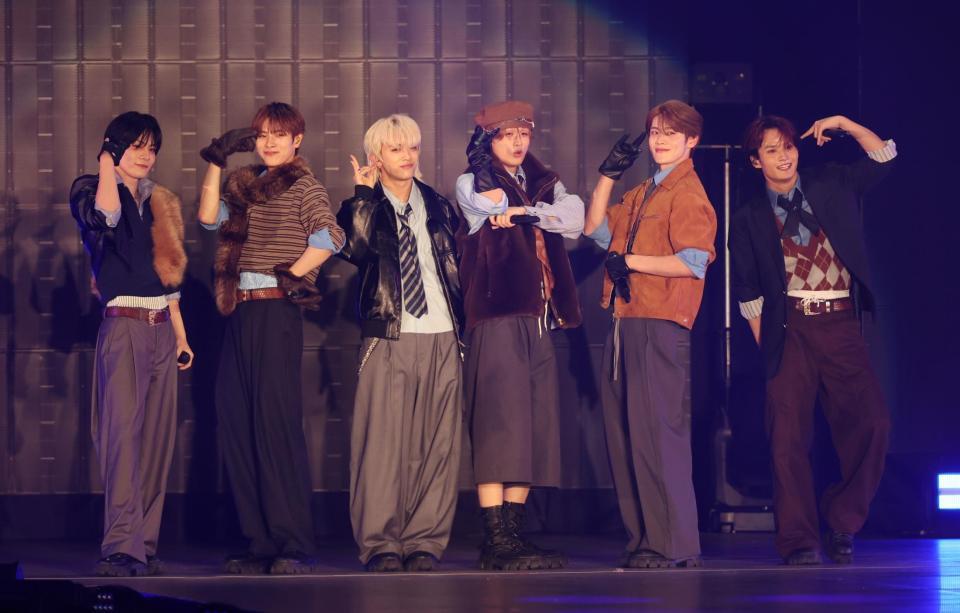 　会場を盛り上げるＤＸＴＥＥＮ（撮影・吉澤敬太）