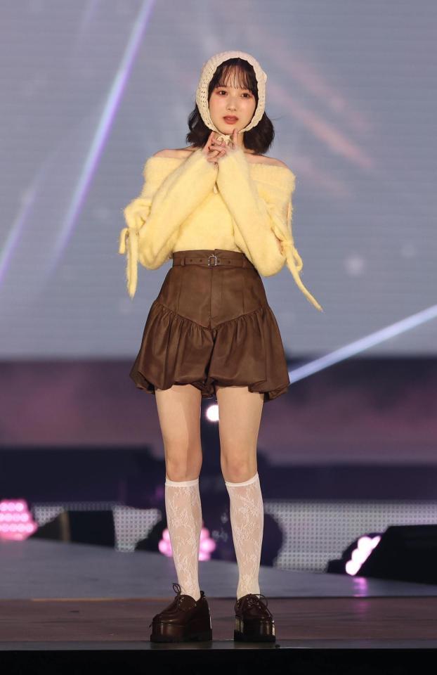 　ポーズを決める本田紗来（撮影・佐々木彰尚）