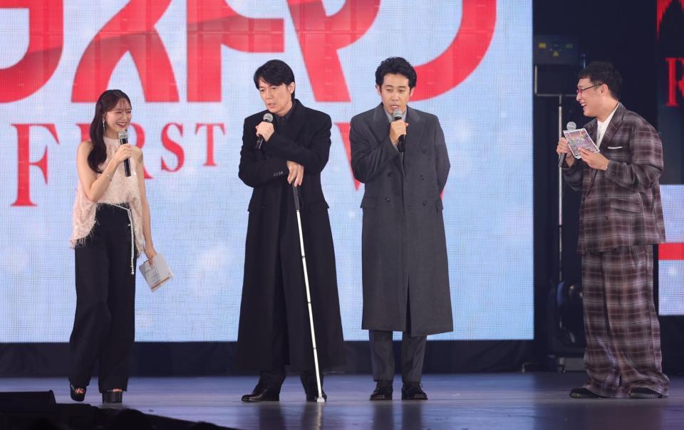 　談笑する（左から）森香澄、福山雅治、大泉洋、山里亮太（撮影・吉澤敬太）