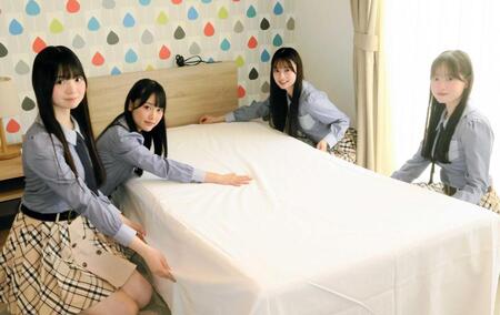 　ボランティア体験をしたＡＫＢ４８研究生の（左から）大賀彩姫、丸山ひなた、伊藤百花、近藤沙樹