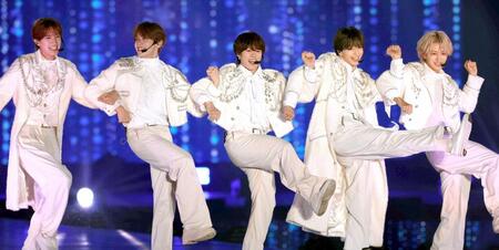 　熱いパフォーマンスを見せる山中柔太朗、大久保波留、大橋和也、木村慧人、ＮＡＯＹＡ