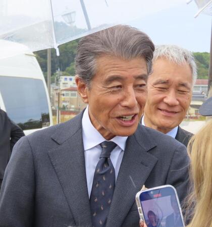 　主演映画「港のひかり」のロケ地輪島市を訪問した舘ひろし