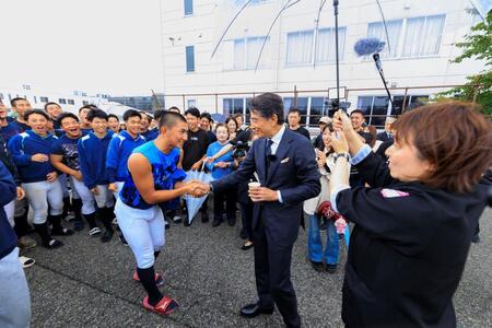 　日本航空石川高での福幸フェスに参加した舘ひろし