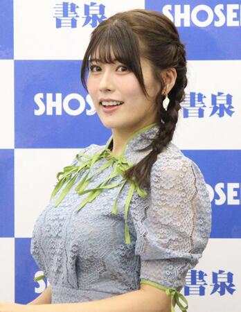 　写真集発売記念会見に登場したちとせよしの