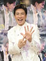 　７０歳の誕生日を迎えた郷ひろみ（撮影・佐々木彰尚）