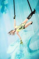 　華麗なフライングで魅了する倖田來未（撮影：田中聖太郎）