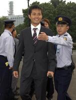 　特別国会召集に訪れた杉村太蔵＝国会議事堂（２００５年撮影）