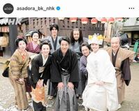 　オフショットではこんなに仲よさそうなのに…。朝ドラ「ばけばけ」公式インスタグラム＠ａｓａｄｏｒａ＿ｂｋ＿ｎｈｋより