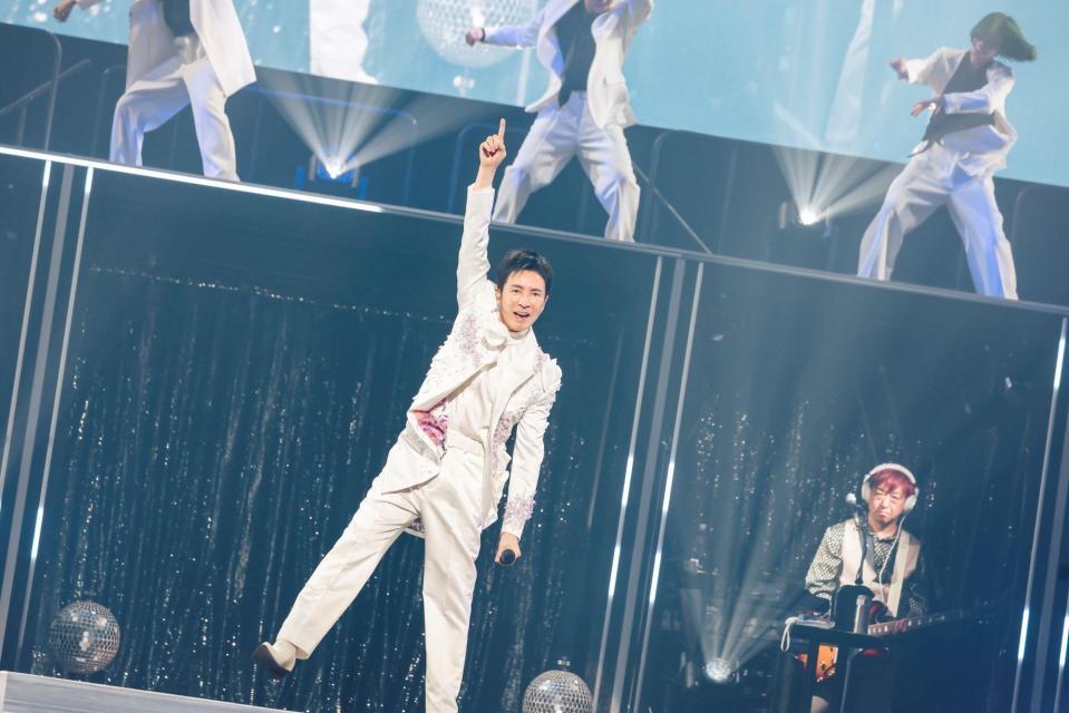 　ステージで躍動した郷ひろみ＝撮影：河村美貴（田中聖太郎写真事務所）