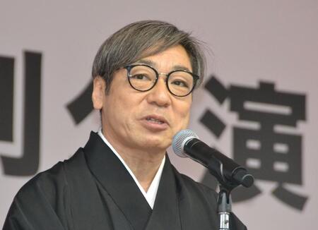 　「立川立飛歌舞伎特別公演」の開幕記念お披露目会に登場した市川中車