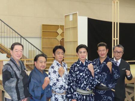 　「歌舞伎絶対続魂（ショウ・マスト・ゴー・オン）幕を閉めるな」取材会を行った（左から）坂東彌十郎、中村鴈治郎、片岡愛之助、松本幸四郎、中村獅童、三谷幸喜