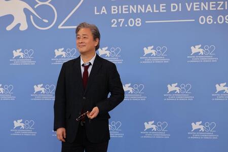 　韓国映画制作・配給企業・ＣＪ　ＥＮＭ　Ｍｏｖｉｅの公式Ｘ＠ＣＪＥＮＭＭＯＶＩＥより　パク・チャヌク監督